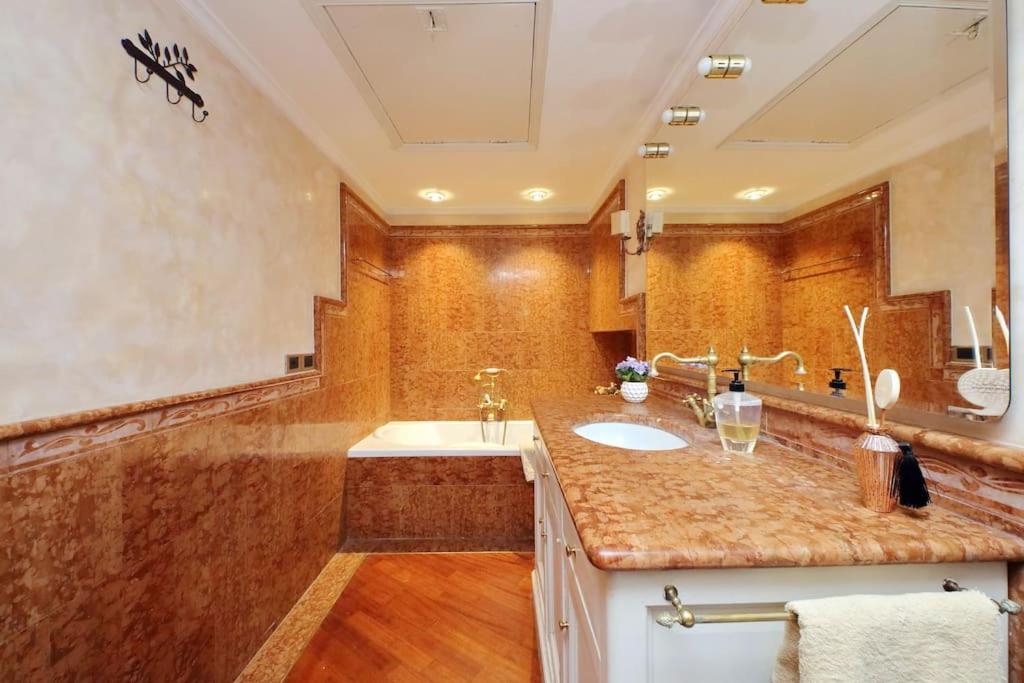 3V Luxury Apartment By Hili Рим Екстериор снимка